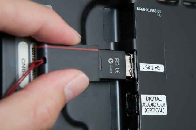 Insert the USB drive into the HDMI port of your Smart TV